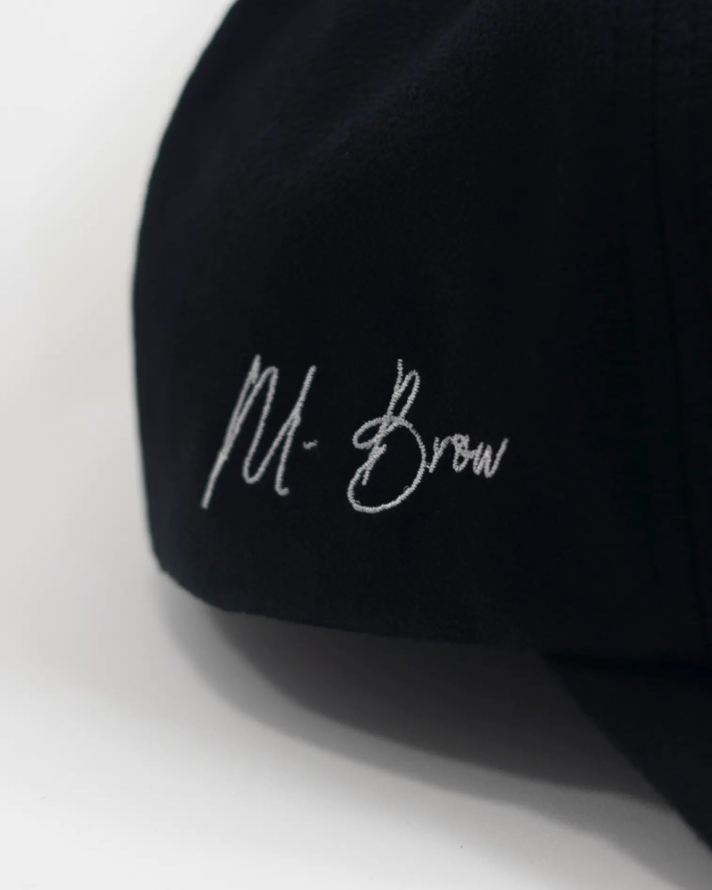 BONÉ THE BROW PRETO BORDADO - UN
